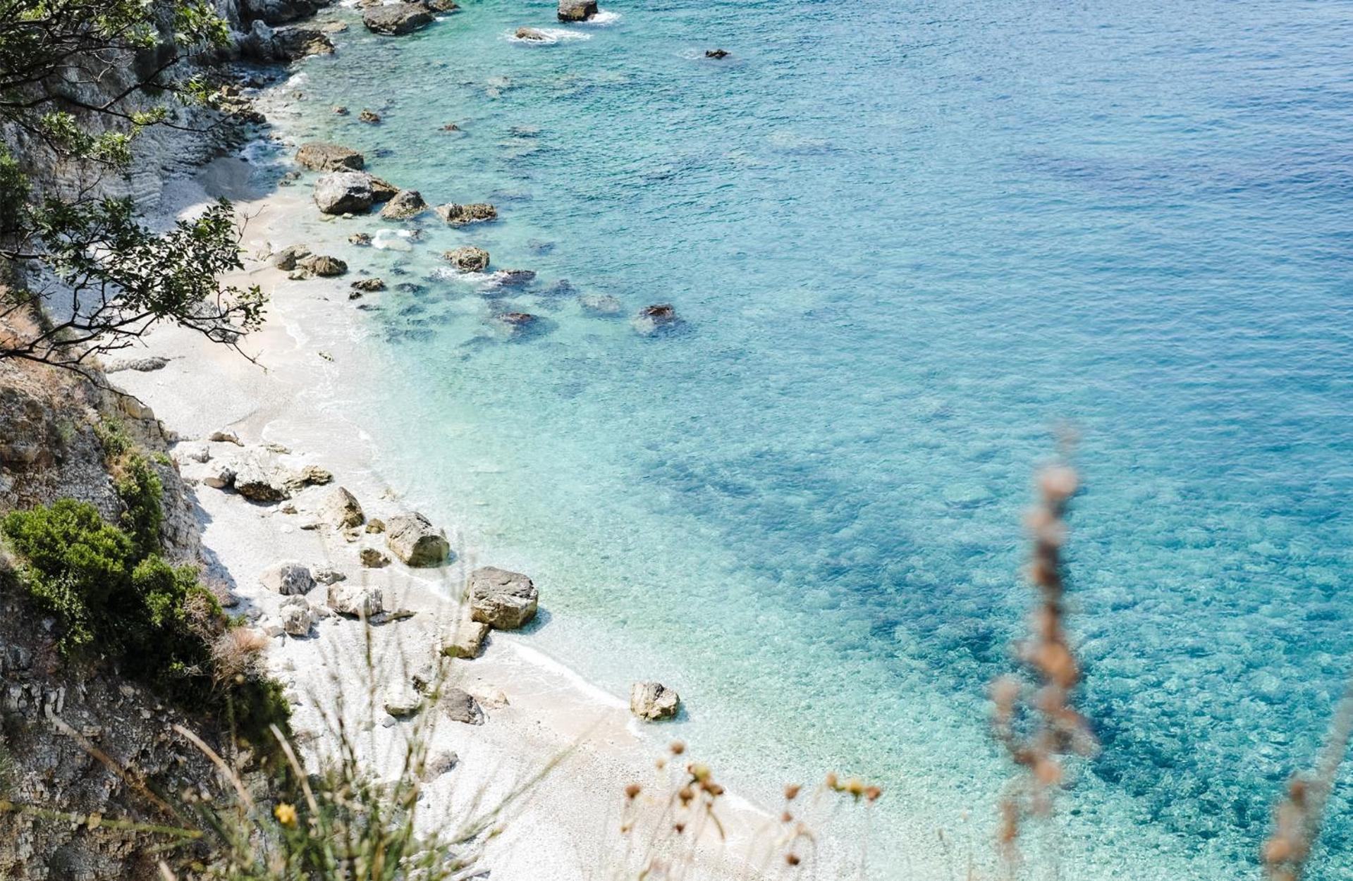 Costa * Sarandë